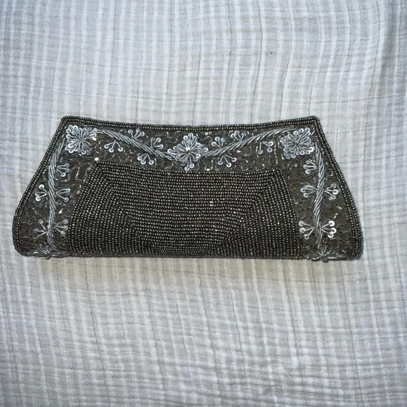 New Elegant Beaded Clutch - Picture 4 of 5